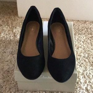 Black dress shoe